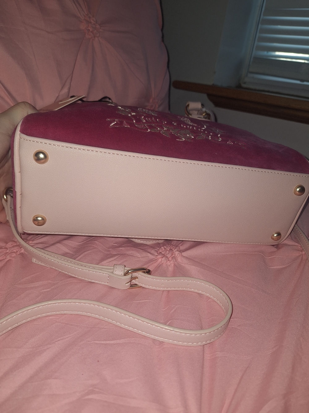 EXCLUSIVE Y2K Juicy Couture Pink Velvet Logo Crossbody Bag - Picture 7 of 10